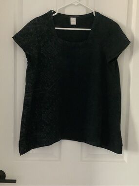 Elemente Clemente Black Short Sleeve Square Neck Top with Side Subtle Pattern